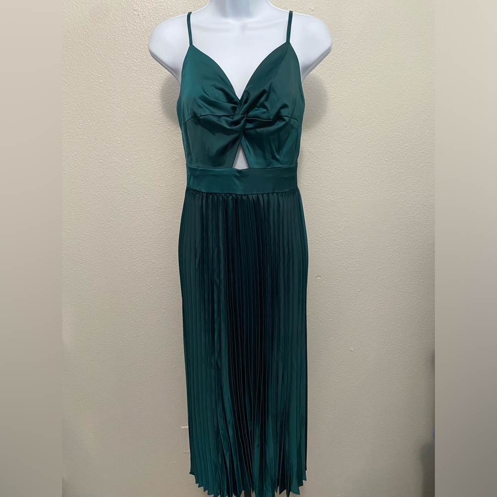 Cupshe Emerald Green Maxi Dress with Twist Front
